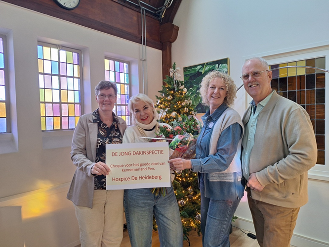 foto overhandiging cheque